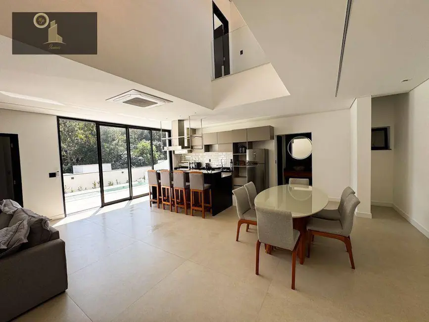 Foto 5 de Casa de Condomínio com 3 quartos à venda, 300m2 em Louveira - SP