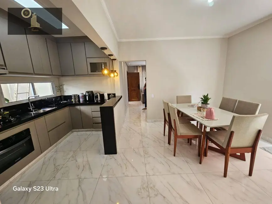 Foto 9 de Casa com 2 quartos à venda, 180m2 em Centro, Vinhedo - SP