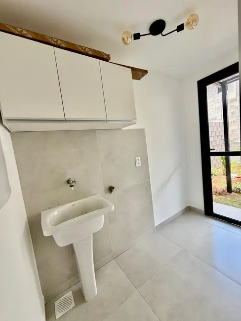 Foto 6 de Casa de Condomínio com 2 quartos para alugar, 120m2 em Louveira - SP