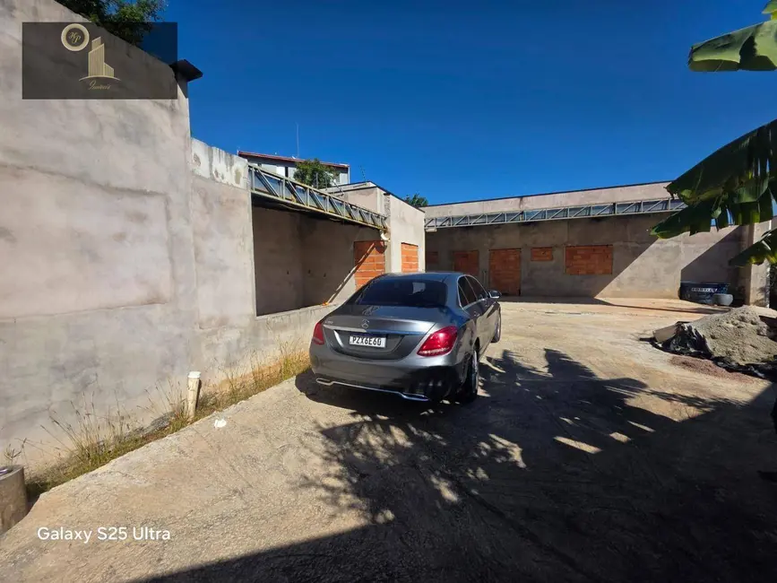 Foto 2 de Casa com 2 quartos à venda, 568m2 em João XXIII, Vinhedo - SP
