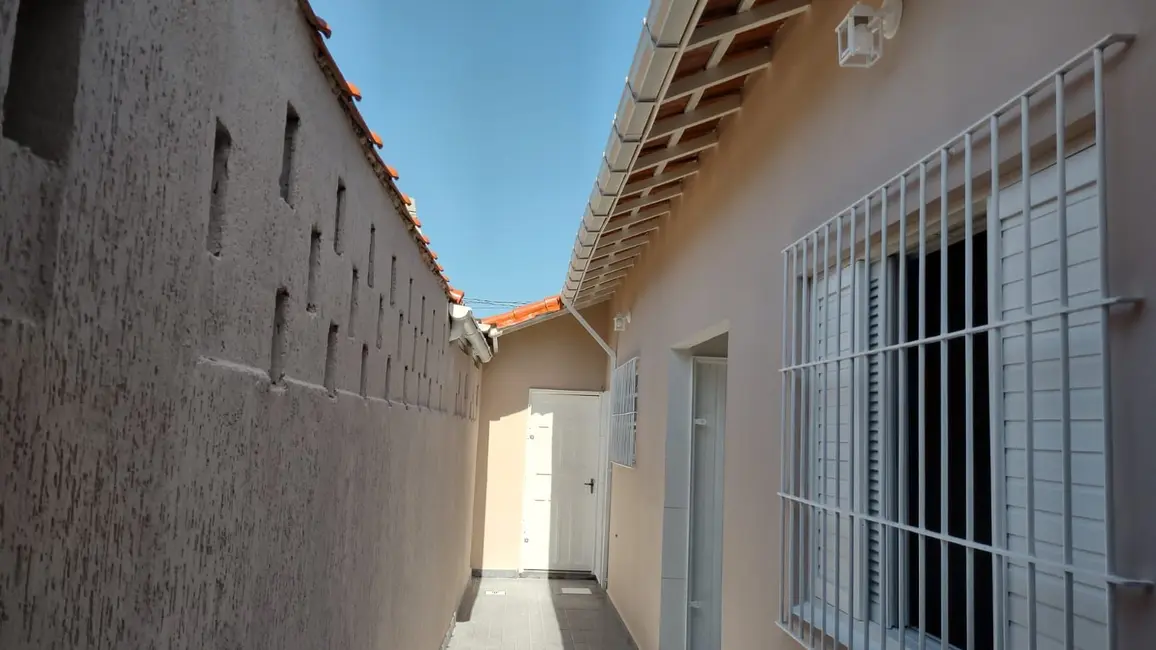 Foto 2 de Casa com 2 quartos à venda, 68m2 em Maracanã, Praia Grande - SP