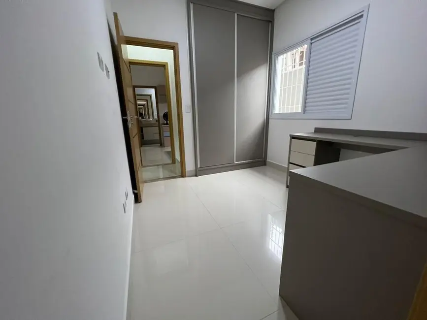 Foto 2 de Casa com 3 quartos à venda, 250m2 em Maracanã, Praia Grande - SP
