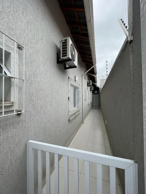 Foto 8 de Casa com 3 quartos à venda, 250m2 em Maracanã, Praia Grande - SP