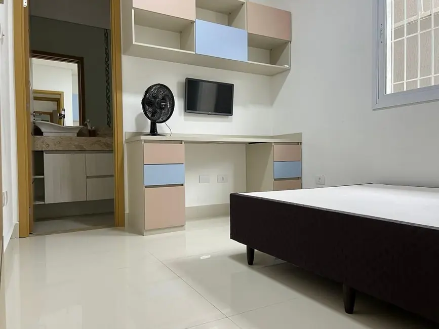 Foto 3 de Casa com 3 quartos à venda, 250m2 em Maracanã, Praia Grande - SP