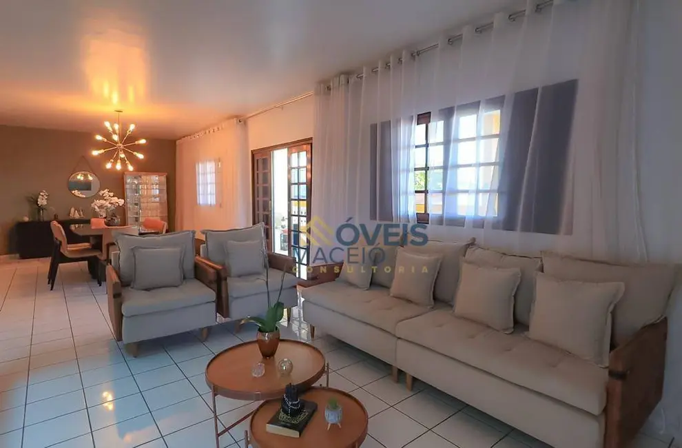 Foto 1 de Casa com 3 quartos para alugar, 300m2 em Santos Dumont, Maceio - AL