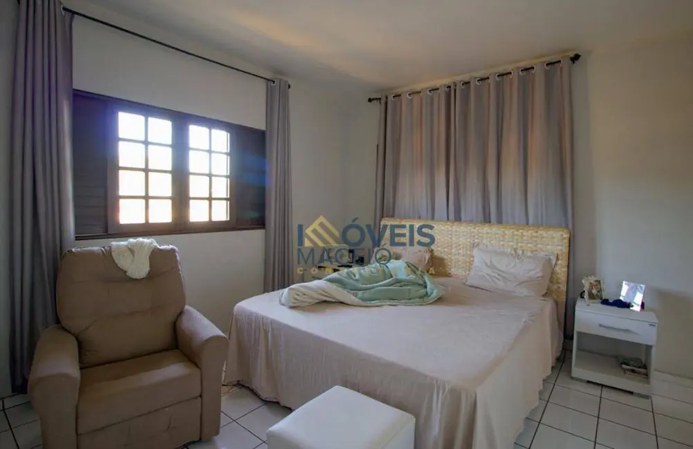 Foto 12 de Casa com 3 quartos para alugar, 300m2 em Santos Dumont, Maceio - AL