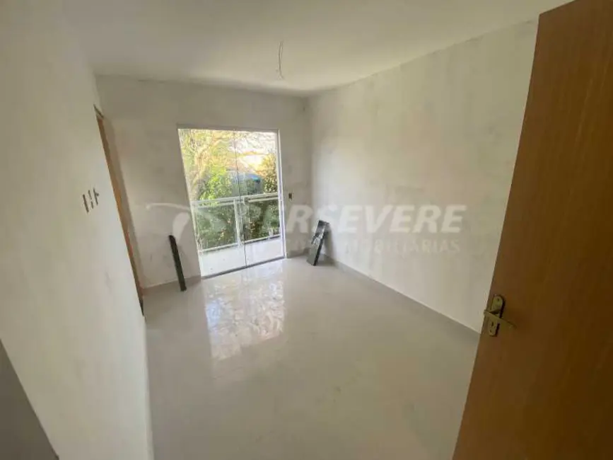 Foto 3 de Casa com 2 quartos à venda, 73m2 em Marica - RJ