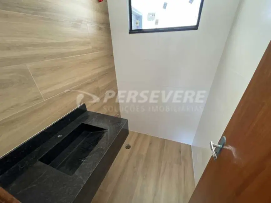 Foto 6 de Casa com 2 quartos à venda, 79m2 em Marica - RJ