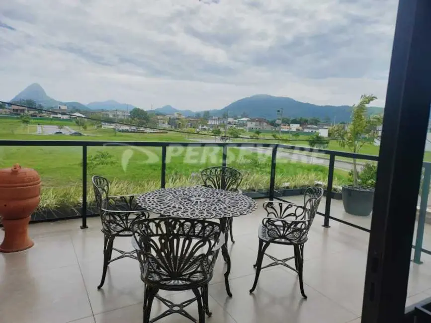 Foto 3 de Casa de Condomínio à venda em Marica - RJ