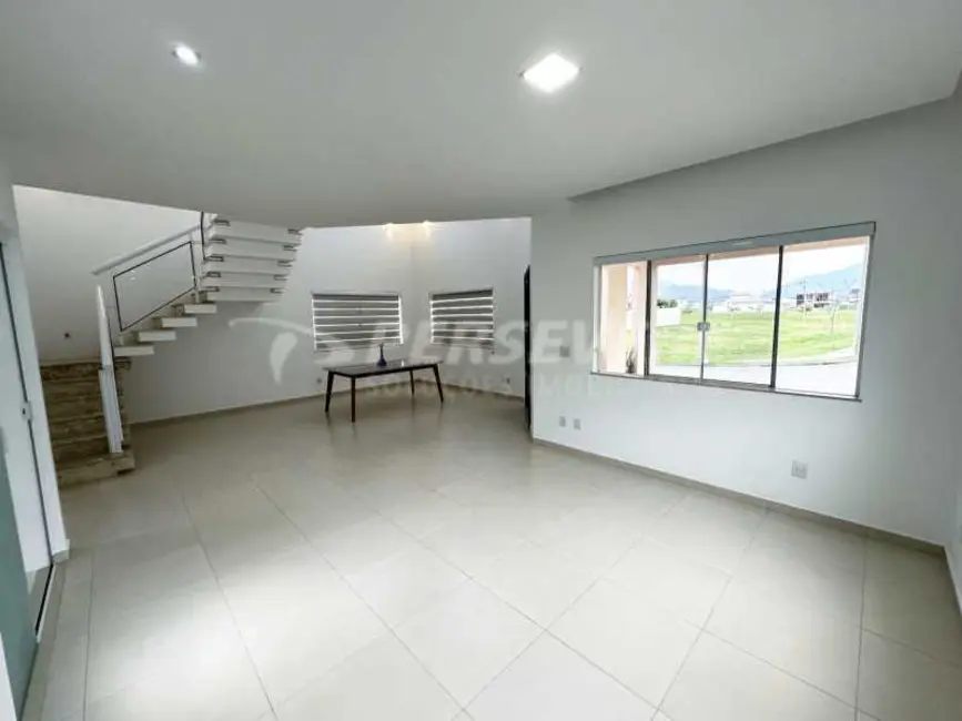 Foto 4 de Casa de Condomínio com 3 quartos à venda, 230m2 em Marica - RJ