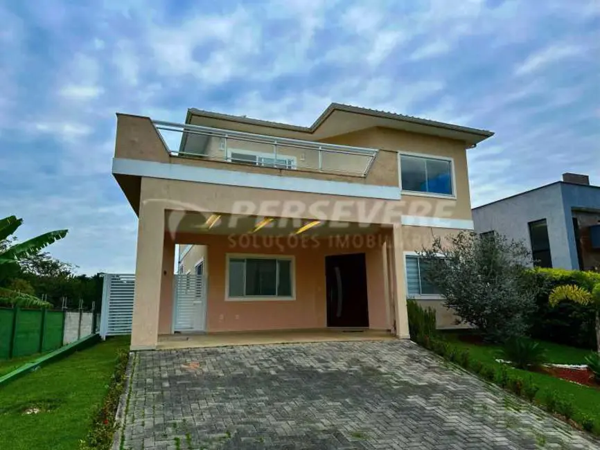 Foto 3 de Casa de Condomínio com 3 quartos à venda, 230m2 em Marica - RJ