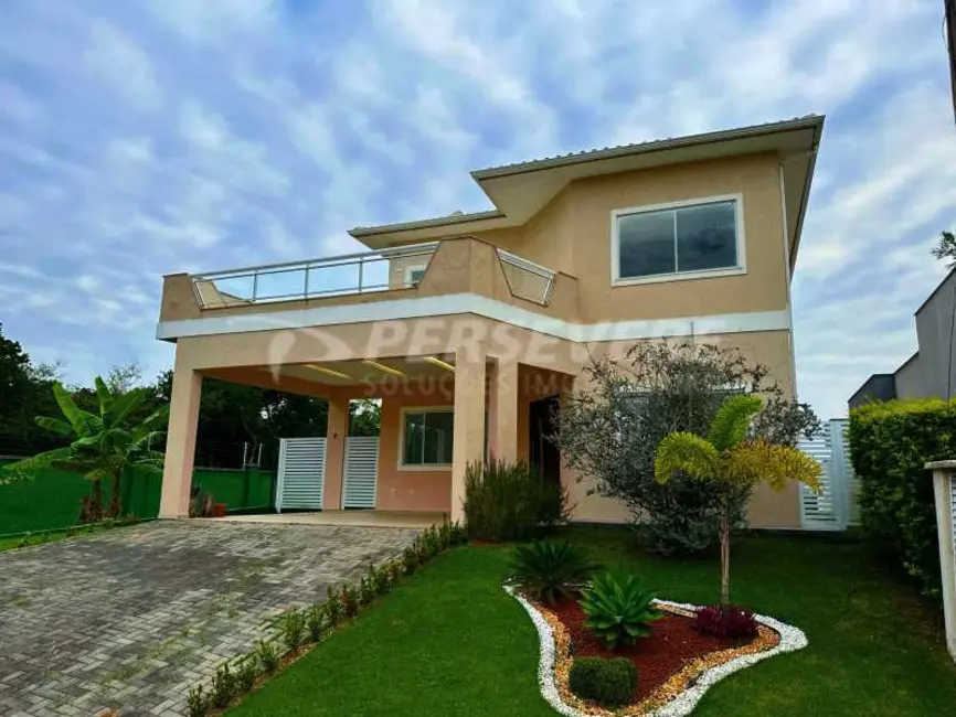 Foto 2 de Casa de Condomínio com 3 quartos à venda, 230m2 em Marica - RJ