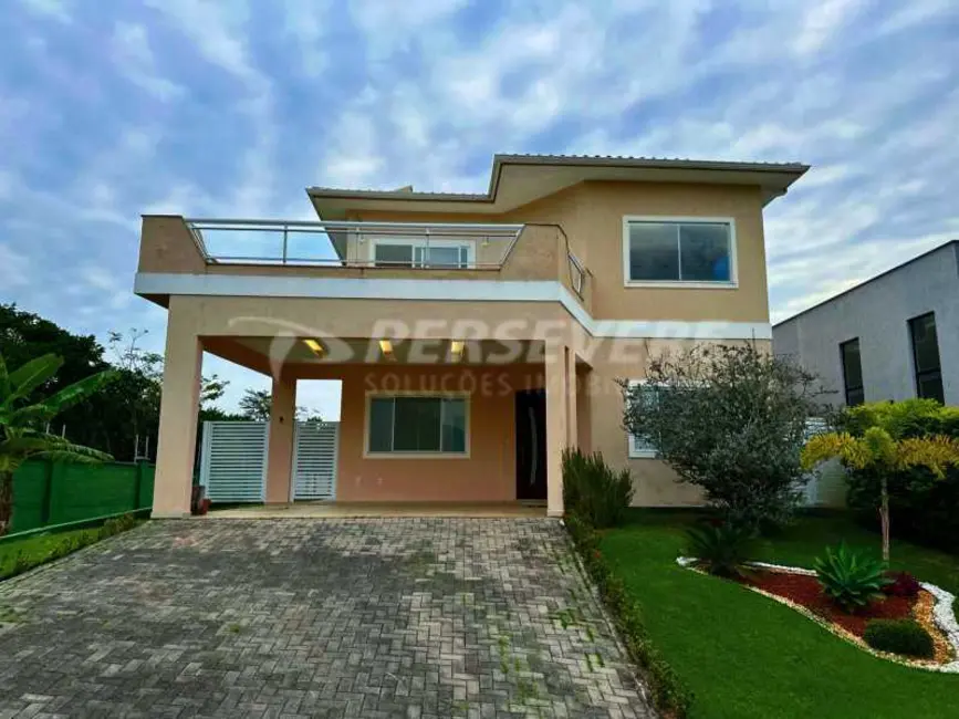 Foto 1 de Casa de Condomínio com 3 quartos à venda, 230m2 em Marica - RJ