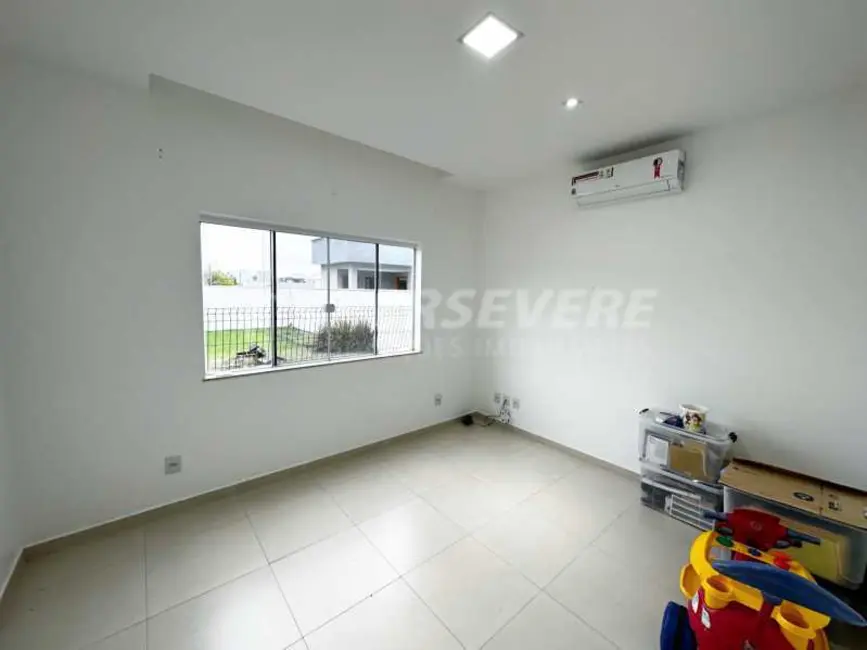 Foto 9 de Casa de Condomínio com 3 quartos à venda, 230m2 em Marica - RJ
