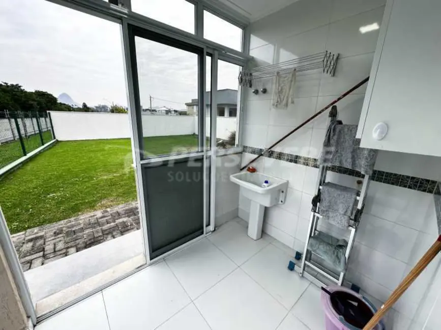 Foto 8 de Casa de Condomínio com 3 quartos à venda, 230m2 em Marica - RJ