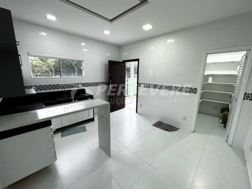 Foto 6 de Casa de Condomínio com 3 quartos à venda, 230m2 em Marica - RJ