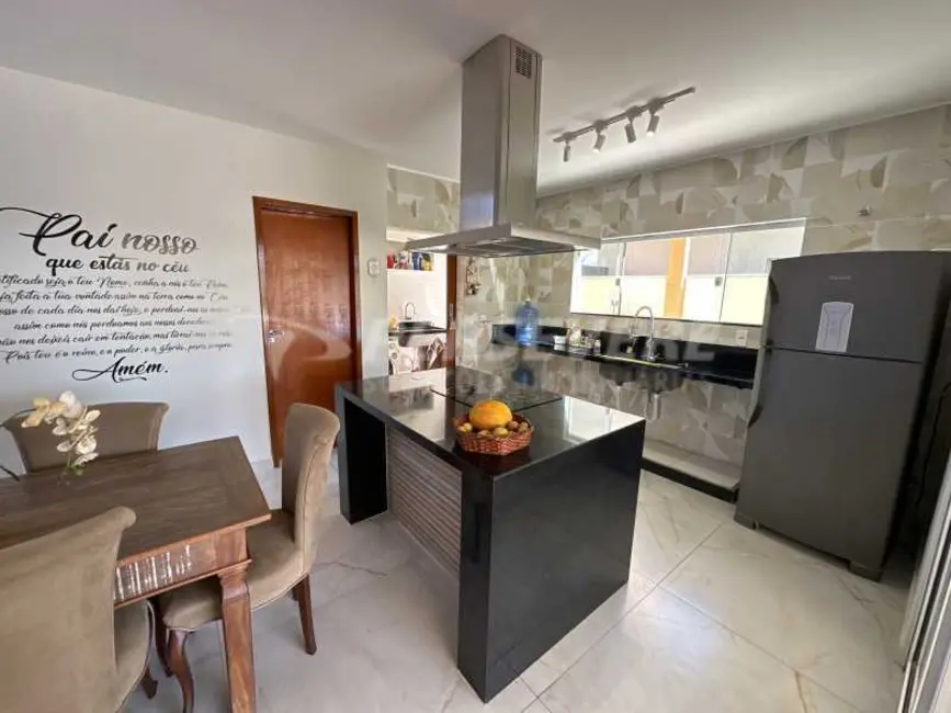 Foto 6 de Casa de Condomínio com 3 quartos à venda, 191m2 em Marica - RJ