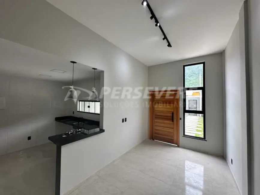 Foto 2 de Casa com 3 quartos à venda, 94m2 em Marica - RJ