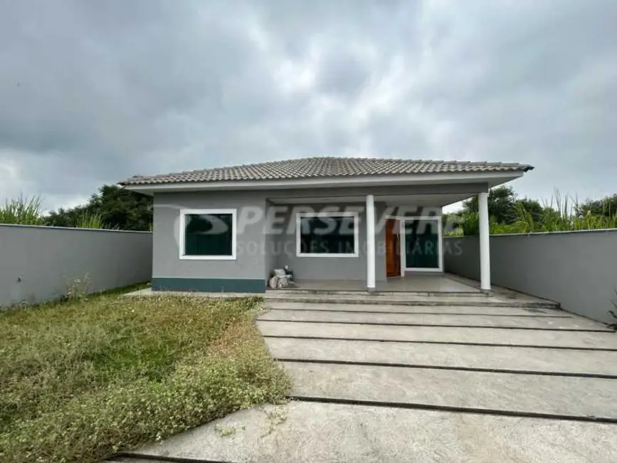 Foto 2 de Casa com 2 quartos à venda, 110m2 em Marica - RJ