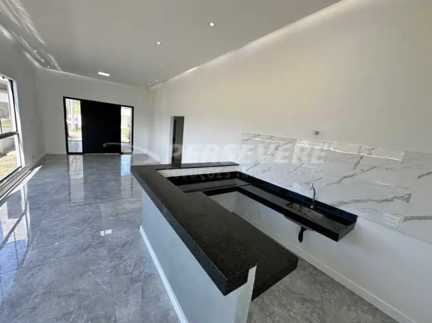 Foto 4 de Casa de Condomínio com 3 quartos à venda, 198m2 em Marica - RJ