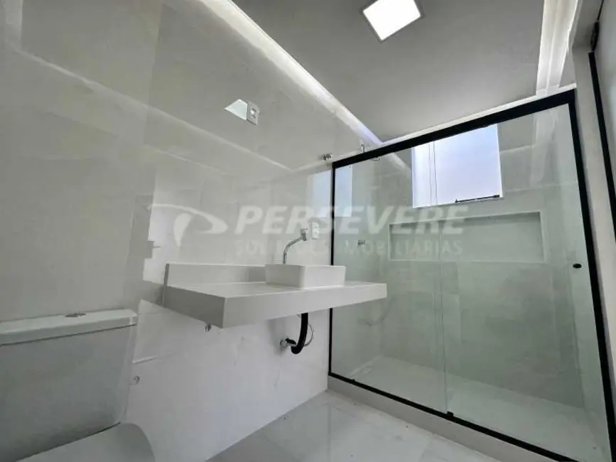 Foto 6 de Casa de Condomínio com 3 quartos à venda, 198m2 em Marica - RJ