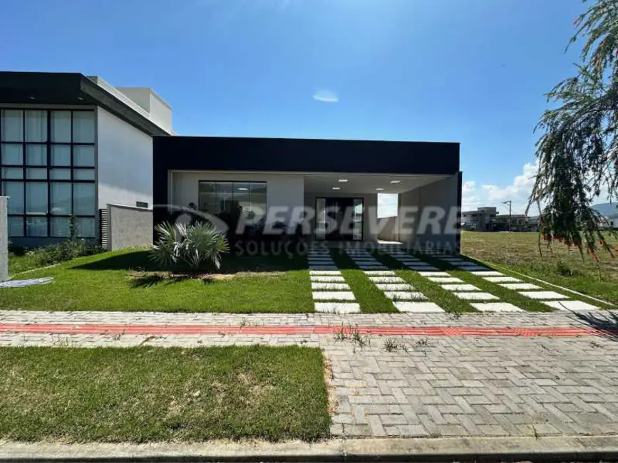 Foto 1 de Casa de Condomínio com 3 quartos à venda, 198m2 em Marica - RJ