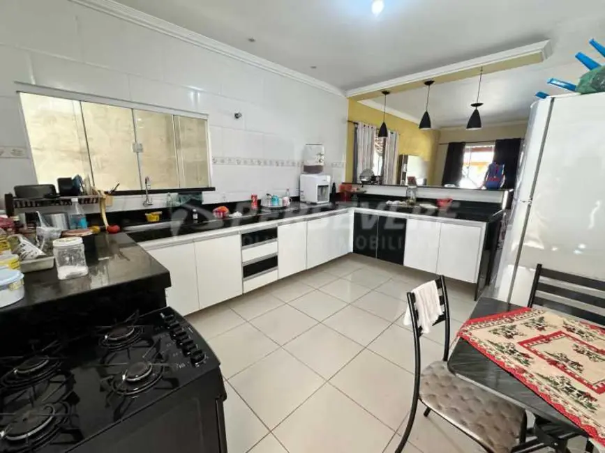 Foto 5 de Casa com 4 quartos à venda, 216m2 em Marica - RJ