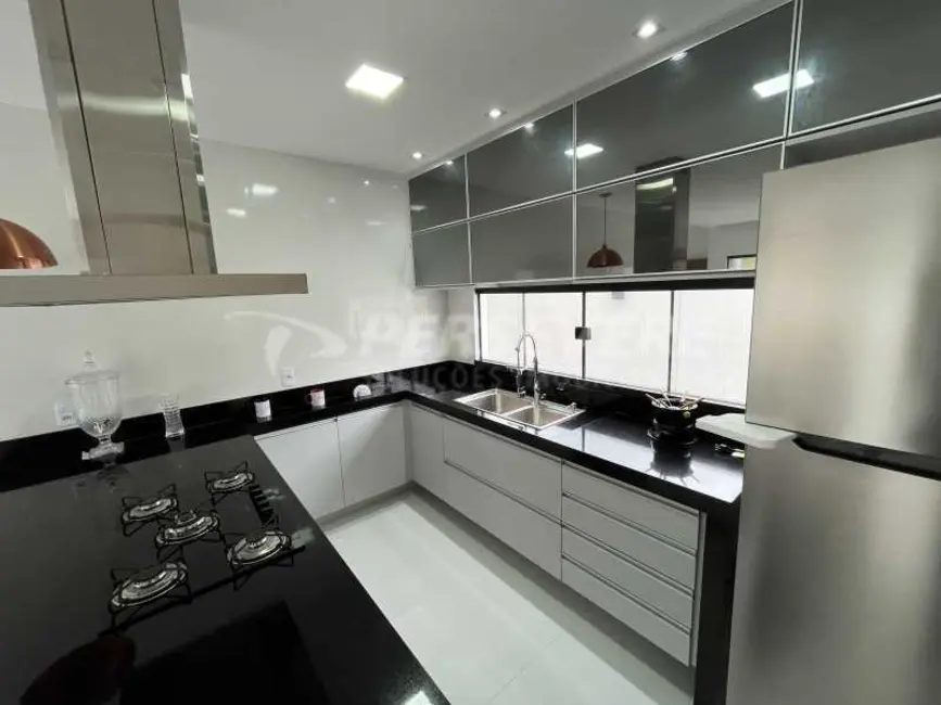 Casa de Condomínio com 4 quartos à venda, 231m2 em Marica - RJ - imagem 5 Foto 5 de Casa de Condomínio com 4 quartos à venda, 231m2 em Marica - RJ