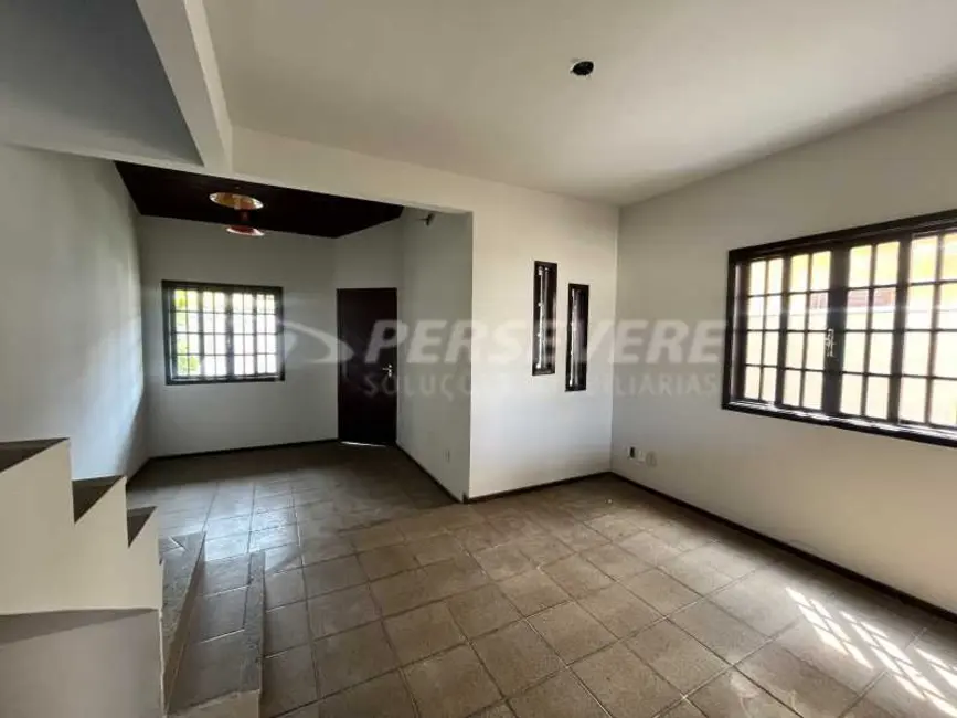 Foto 4 de Casa com 2 quartos à venda, 80m2 em Marica - RJ