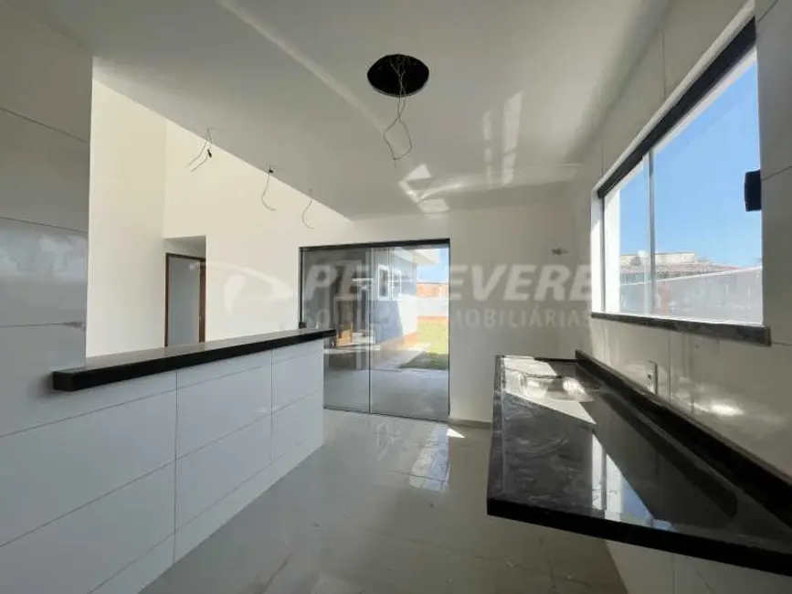 Foto 4 de Casa com 3 quartos à venda, 111m2 em Marica - RJ