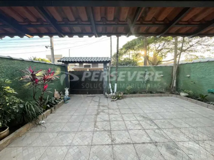 Foto 2 de Casa com 2 quartos à venda, 120m2 em Marica - RJ