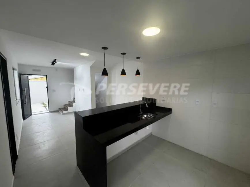 Casa de Condomínio com 2 quartos à venda, 72m2 em Marica - RJ - imagem 3 Foto 3 de Casa de Condomínio com 2 quartos à venda, 72m2 em Marica - RJ