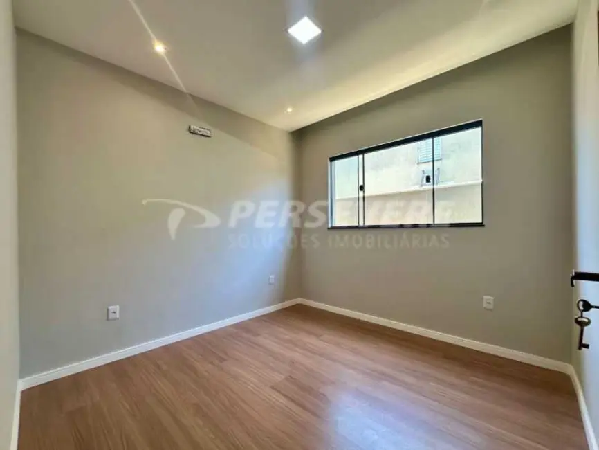 Casa de Condomínio com 3 quartos à venda, 162m2 em Marica - RJ - imagem 8 Foto 8 de Casa de Condomínio com 3 quartos à venda, 162m2 em Marica - RJ