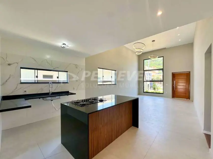 Foto 2 de Casa de Condomínio com 3 quartos à venda, 162m2 em Marica - RJ