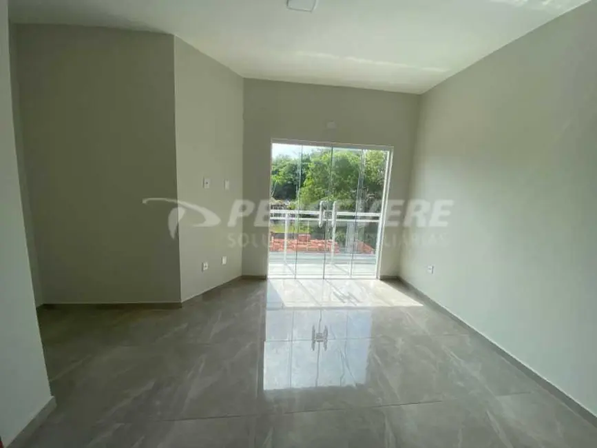 Foto 3 de Casa com 2 quartos à venda, 75m2 em Marica - RJ
