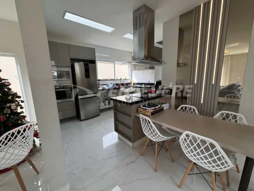 Foto 6 de Casa de Condomínio com 4 quartos à venda, 303m2 em Marica - RJ