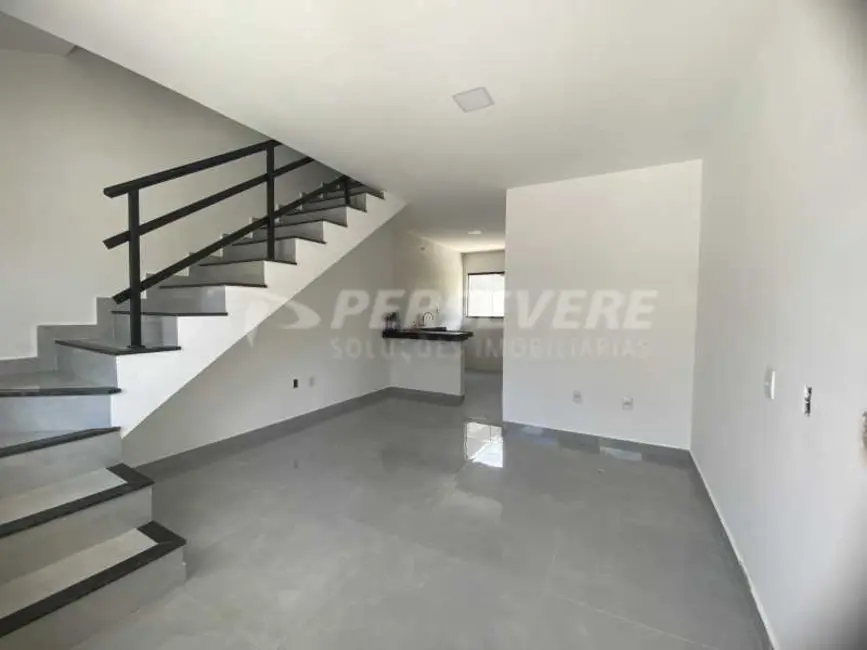 Foto 2 de Casa de Condomínio com 2 quartos à venda, 60m2 em Marica - RJ