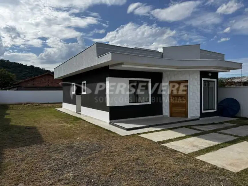 Foto 1 de Casa com 2 quartos à venda, 79m2 em Marica - RJ