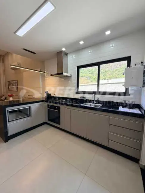 Foto 8 de Casa de Condomínio com 3 quartos à venda, 138m2 em Marica - RJ