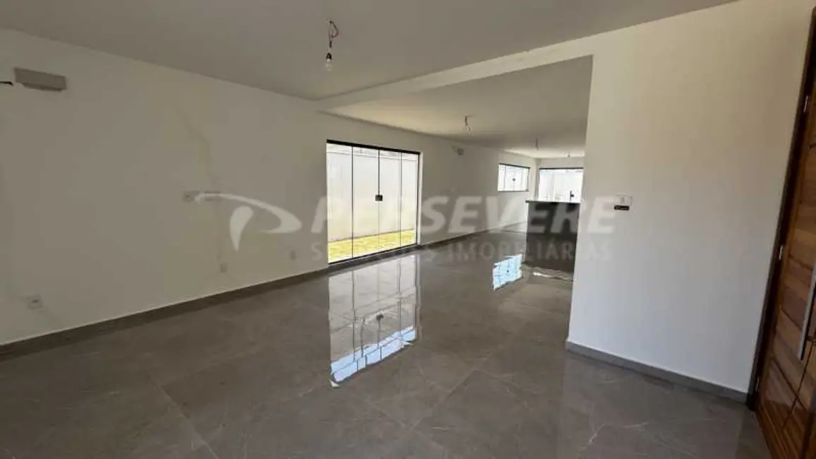 Foto 2 de Casa de Condomínio com 3 quartos à venda, 154m2 em Marica - RJ