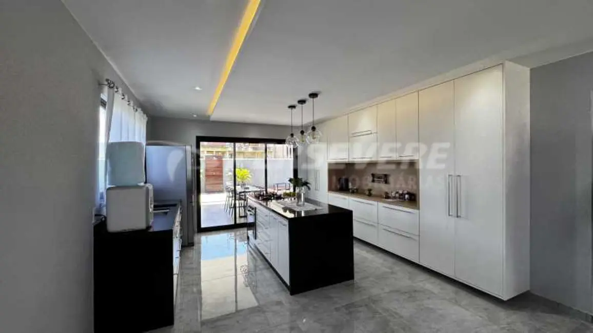 Casa de Condomínio com 3 quartos à venda, 211m2 em Marica - RJ - imagem 4 Foto 4 de Casa de Condomínio com 3 quartos à venda, 211m2 em Marica - RJ