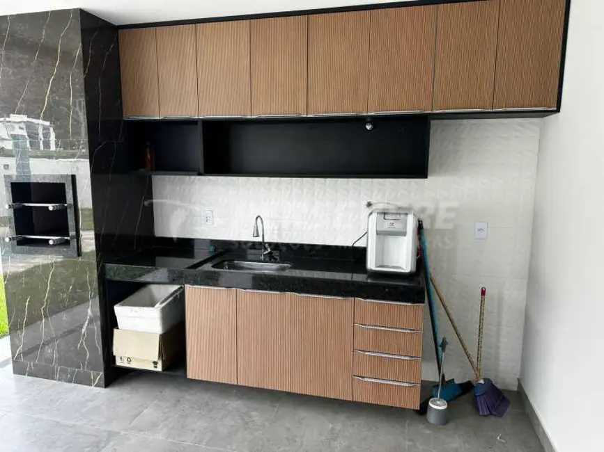 Foto 6 de Casa de Condomínio com 3 quartos à venda, 143m2 em Marica - RJ