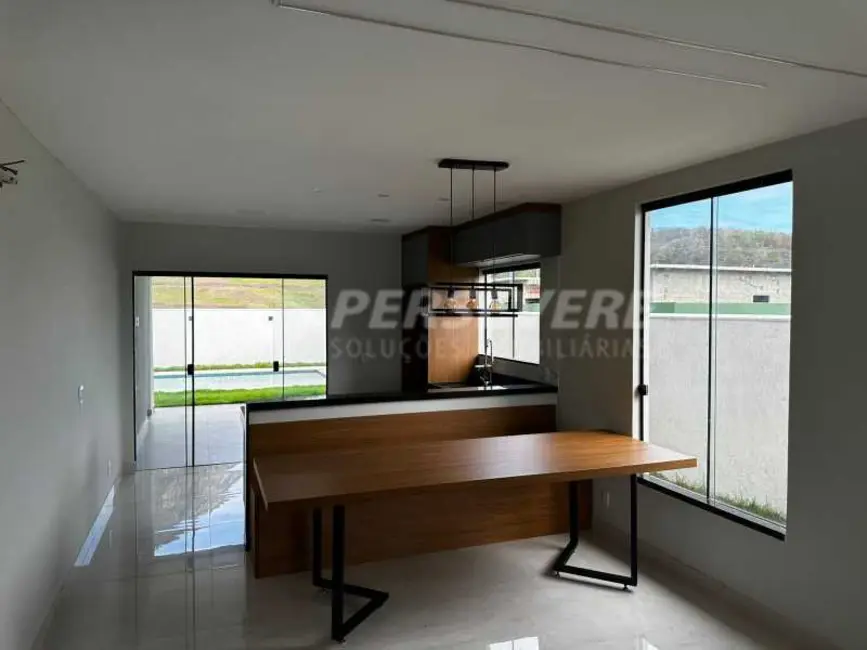 Foto 2 de Casa de Condomínio com 3 quartos à venda, 143m2 em Marica - RJ