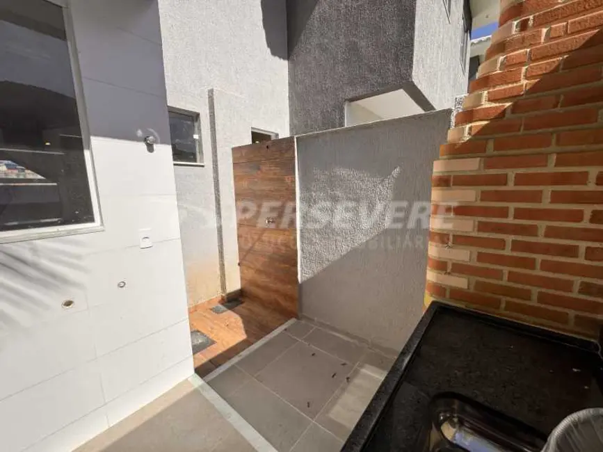 Foto 8 de Casa com 2 quartos à venda, 74m2 em Marica - RJ