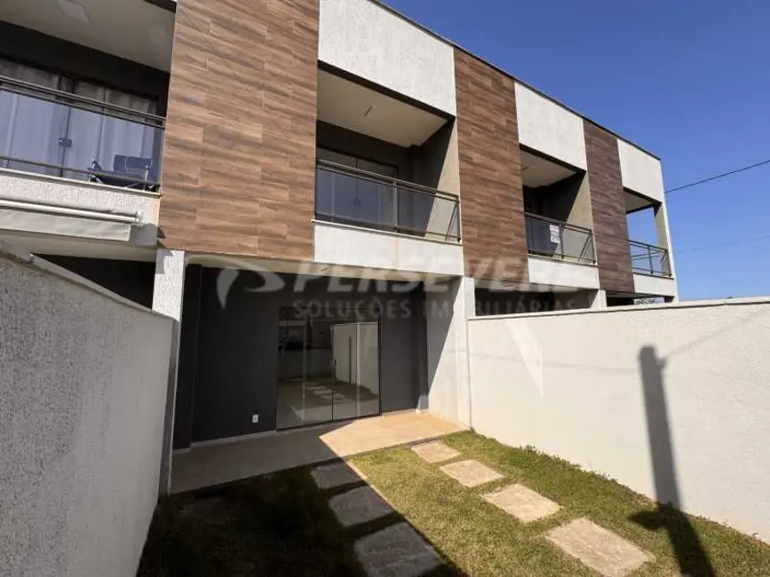 Foto 2 de Casa com 2 quartos à venda, 80m2 em Marica - RJ