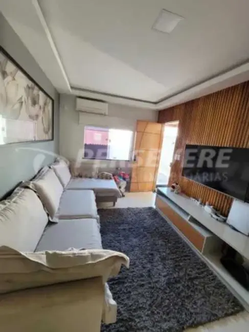 Casa com 3 quartos à venda, 104m2 em Marica - RJ - imagem 2 Foto 2 de Casa com 3 quartos à venda, 104m2 em Marica - RJ
