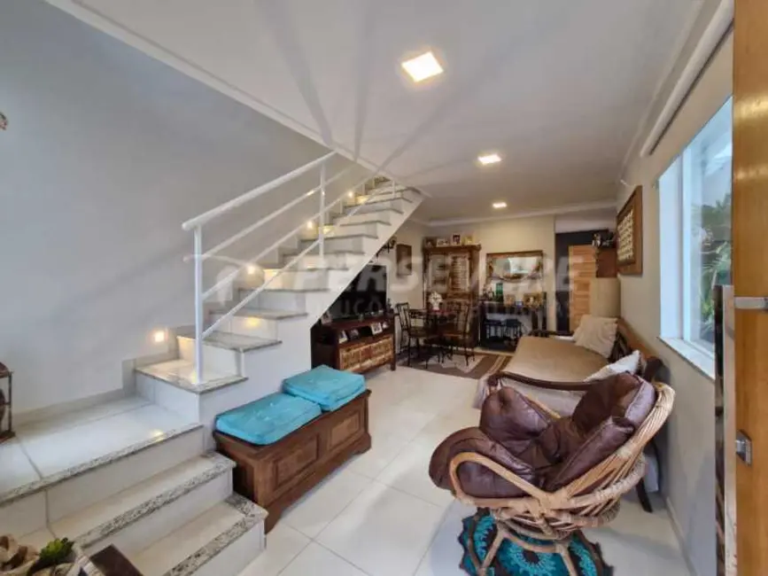 Foto 3 de Casa de Condomínio com 2 quartos à venda, 83m2 em Marica - RJ