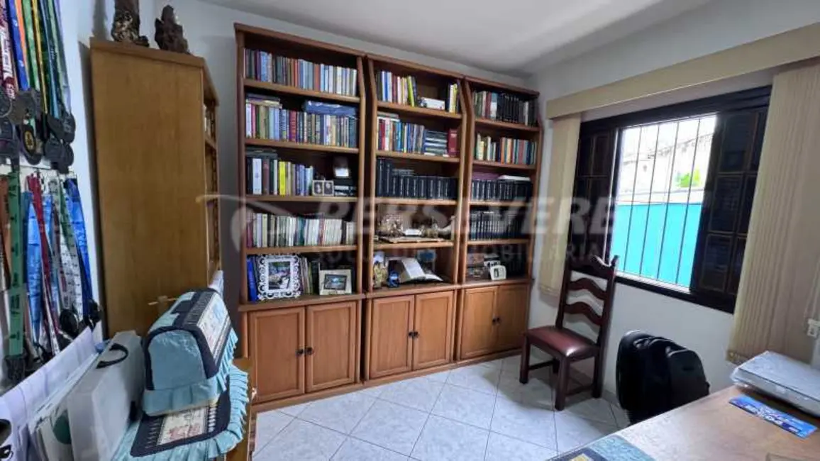 Foto 5 de Casa com 4 quartos à venda, 270m2 em Marica - RJ