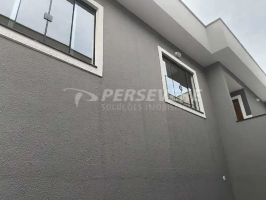 Foto 2 de Casa com 2 quartos à venda, 68m2 em Marica - RJ