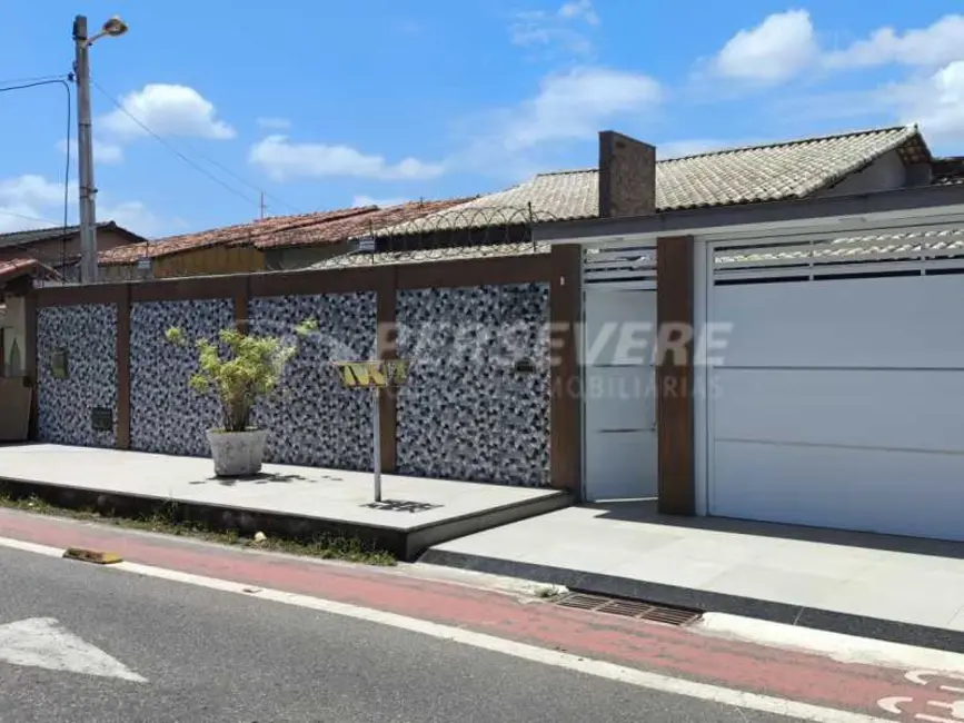 Foto 2 de Casa com 3 quartos à venda, 165m2 em Marica - RJ